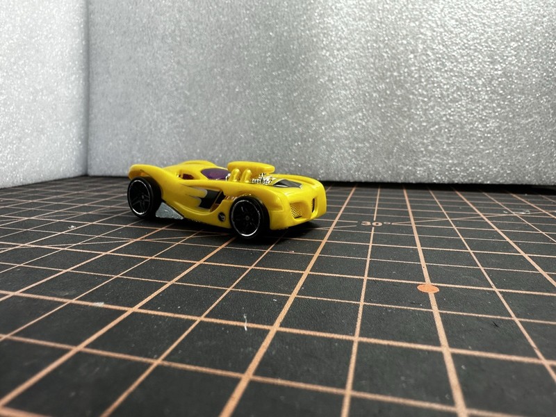 Hot Wheels 16 Angels Yellow 1/64 Scale