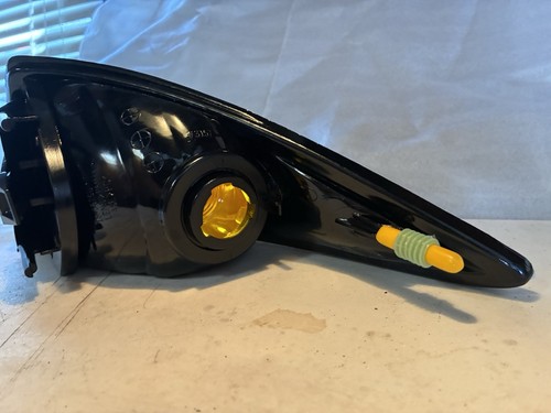 2000-2002 CHEVY CAVALIER PASSENGER SIDE FRONT TURN SIGNAL - Picture 3 of 4