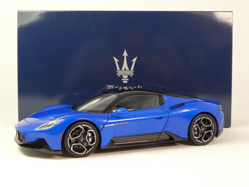 BBR Maserati MC20 Blue Infinito Gloss Black Roof 1/18 BBR Maserati MC20 Blue Infinito Gloss Black Roof 1/18