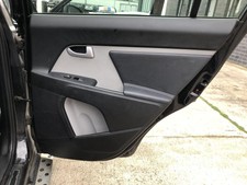 Kia Sportage SL Türverkleidung hinten rechts Türpappe Innenverkleidung Fondtür Kia Sportage SL Türverkleidung hinten rechts Türpappe Innenverkleidung Fondtür