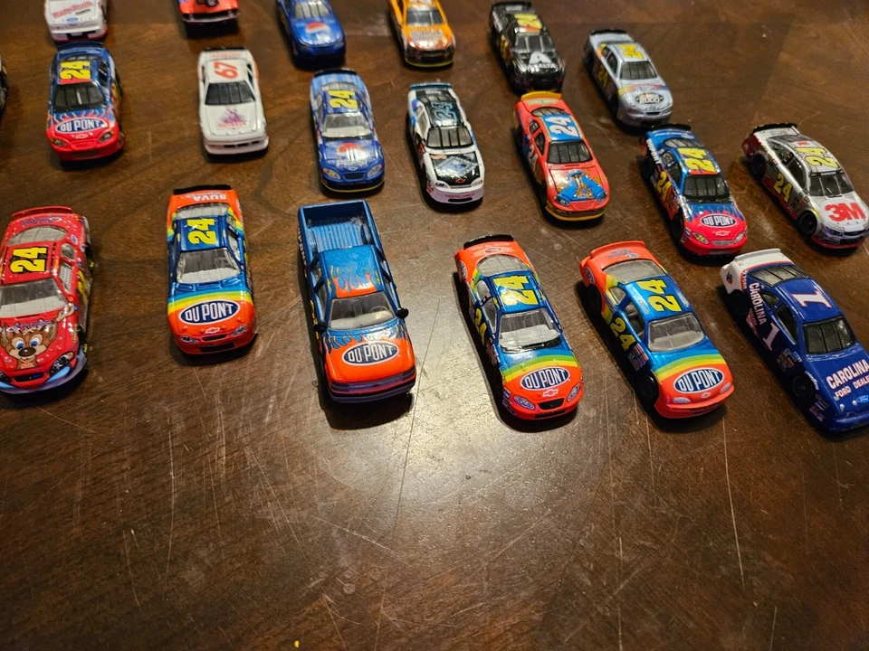 Jeff Gordon Lot of 25 1/64 Nascar Diecast Action Lionel #24 Dupont - Image 3 of 4