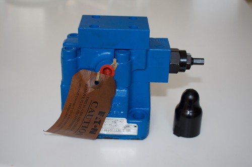 Vickers Eaton CG2V 6BW 1 10 relief valve, 1 year warranty - Picture 2 of 8