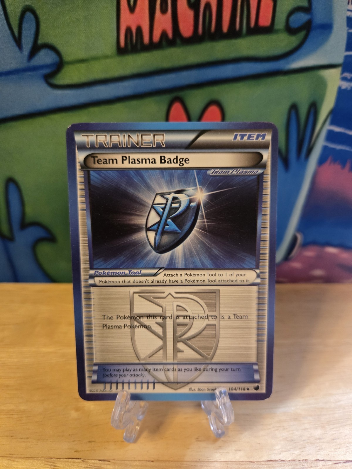 Team Plasma Badge 104/116 BW Plasma Freeze Pokemon Card With Sleeve & T Loader