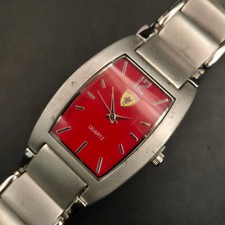 Orologio Vintage Quarzo | Quadrante Rosso Marcantevole | Cinturino in Metallo