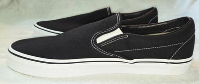 VANS Classic Slip-On Black/White Low Top Solid Sneaker, Unisex Adult Skate