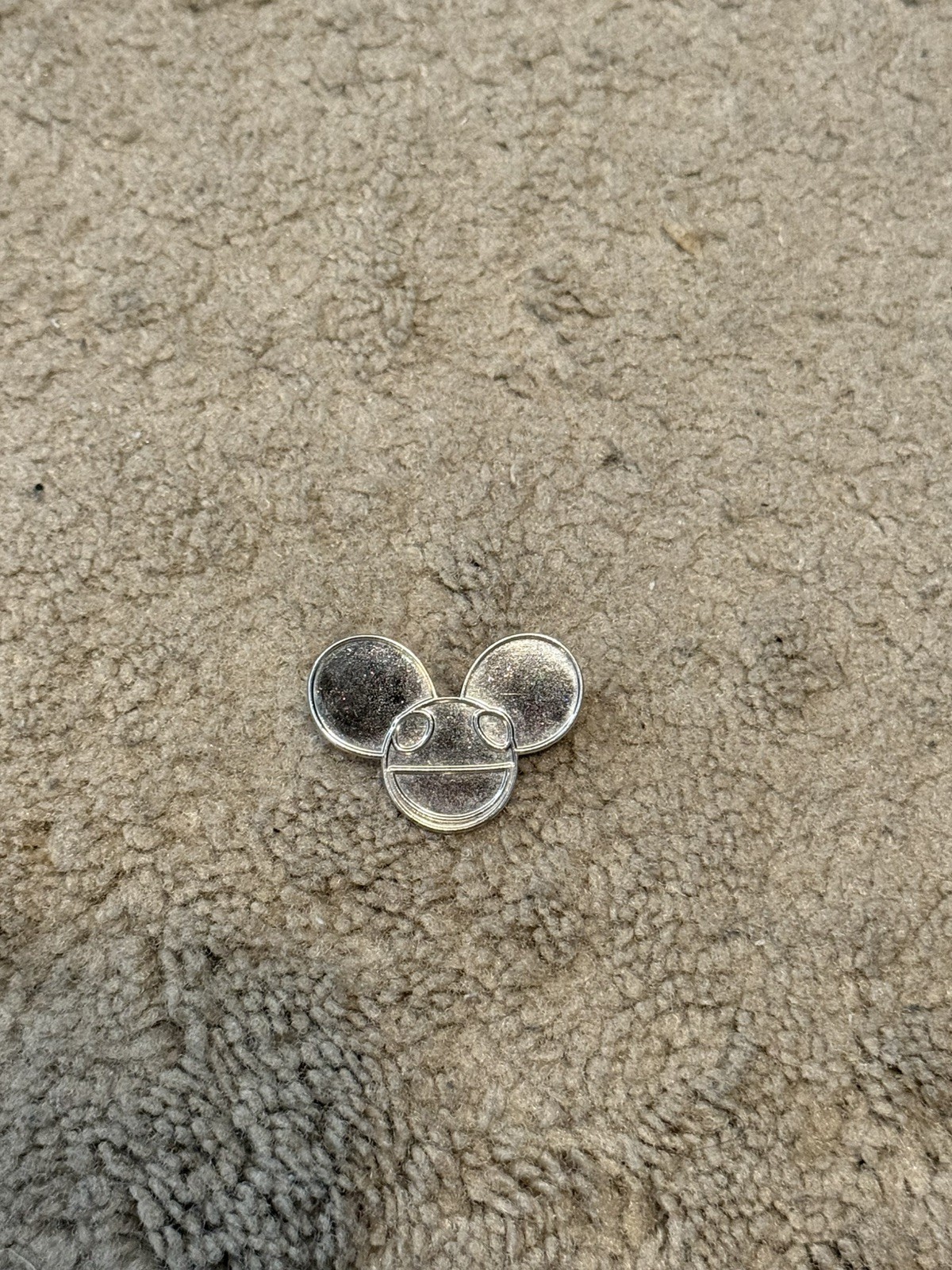 Deadmau5 pin /1000 limited edition Gamermau5