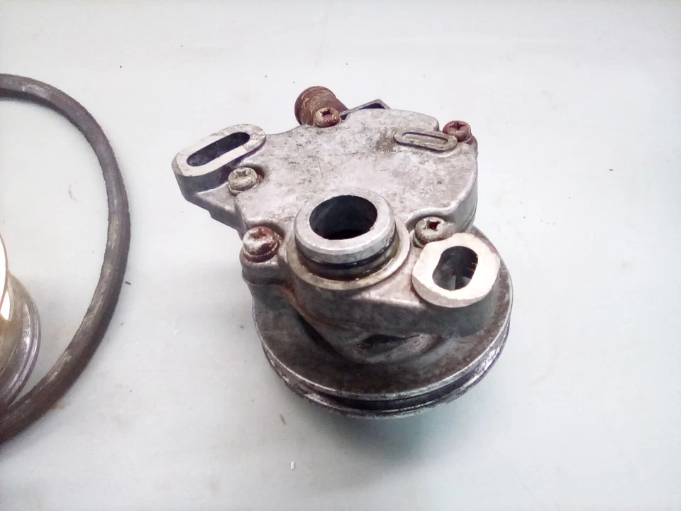 Poleas de correa de bomba de agua para motor Polaris Indy 500 1990 89 90 91 92 93 94 95 400 440 Foto 4 de 4