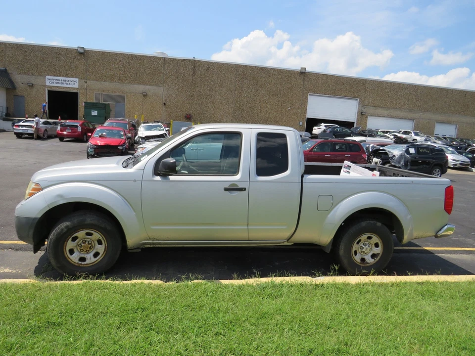 Guardabarros derecho Nissan Frontier 2011 plata radiante K12 Foto 2 de 4