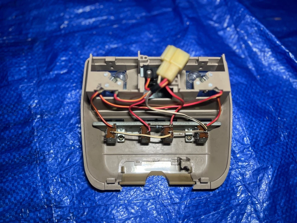 Luz domo genuina OEM para espejo retrovisor Toyota Van/LiteAce 1984-1987 Foto 3 de 4