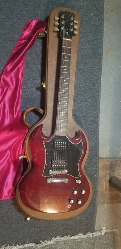 2001 GIBSON SG GUITAR MAHOGANY/CHERRY WITH HARD CASE INCLUDED