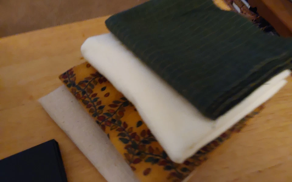 BEAUTIFUL FABRIC CHUNKS 4 DIFFERENT PRINTS 3 FLANNELS 1 NATURAL MUSLIN - Image 2 of 4