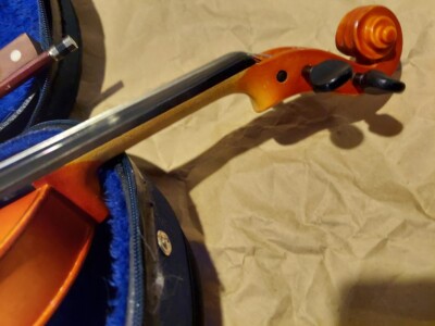 Suzuki No. 220 1/4 Violin, Japan 1991, with Bow & Case. Very Good