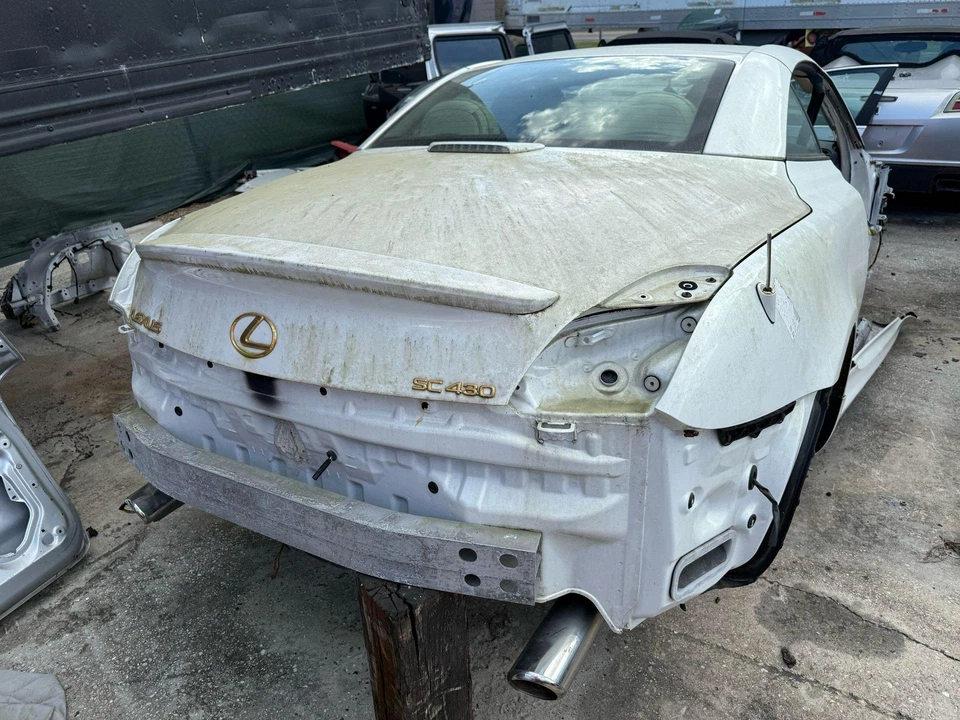 Guardabarros delantero izquierdo Lexus SC430 2002-2010 BLANCO OEM Foto 2 de 4