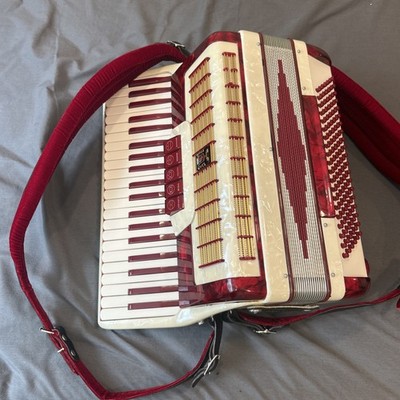 Camerano Piano Accordion - 3/4 Reeds LMM 120 Bass - 17'' Keyboard - 5/2 Register