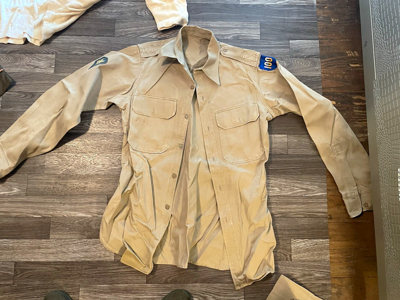 1952 vintageKhaki Military Uniform Shirt/Jacket w/ "100" Patch & Sleeve Insignia