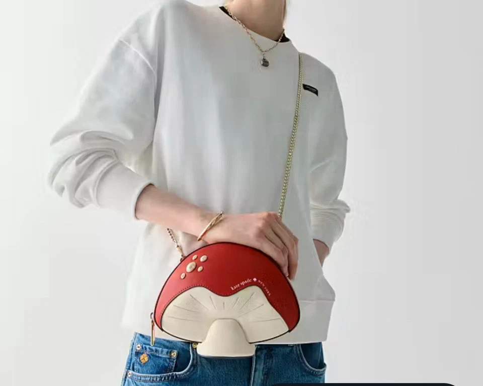 Bolso Bandolera KATE SPADE Take a Hike 3D Champiñón Bolso de Mano con Bolsa de Compras de Papel Foto 2 de 4