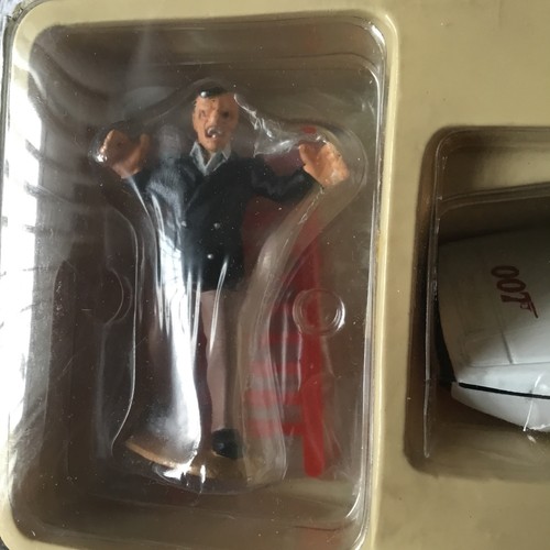  Corgi 65001  20th Anniversary James Bond 007 Lotus Esprit and Jaws Figure - Picture 2 of 6