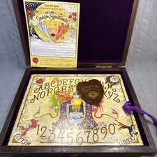 Ouija Board In Wooden Box Jeux des Spiritueux, Maxine Milller Artwork