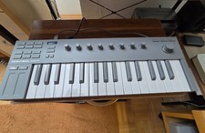 Native Instruments Komplete Kontrol M32 LTD 70th Edition Farbe grau