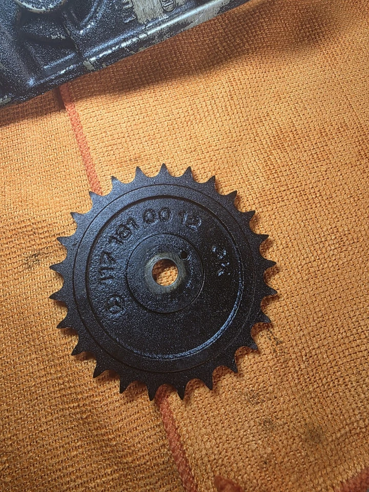  MERCEDES-BENZ R107 380SL MOTOR BOMBA ACEITE FABRICANTE ORIGINAL 117 181 00 01 12 186  Foto 3 de 4