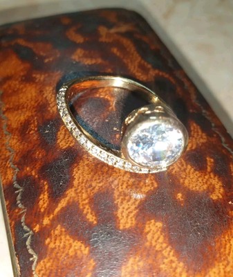 Très Belle Bague En Plaqué Or Et Zirconiums - Poinçon Carré 