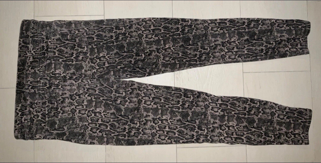 SPANX Python Print Cropped Tummy Control Leggings… - image 5