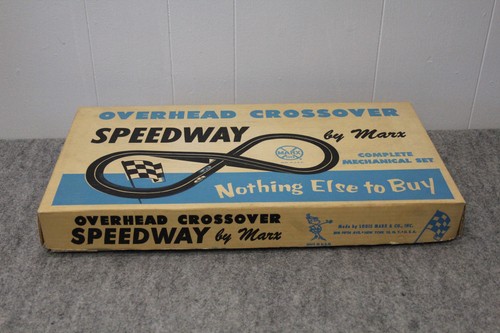 Marx Overhead Crossover Speedway con 2 coches de hojalata de cuerda completos en caja - Imagen 11 de 15