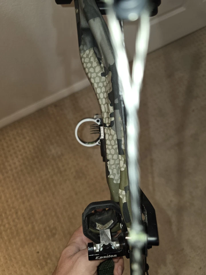 Hoyt Carbon RX-7 Ultra - 70 lb diestro Kuiu color verde con todos los accesorios Foto 4 de 4