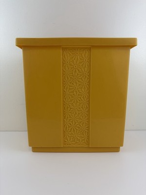 Vintage Harvest Gold/Yellow Trash Can Pail FESCO Daisies MCM Plastic 8976 USA