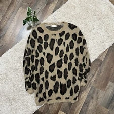 Altar'd State Size XS/S Oversized Leopard Print Fuzzy Eyelash Pullover Sweater
