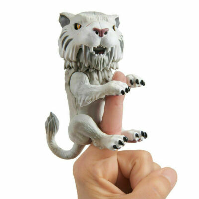 WowWee Untamed Sabretooth Fingerlings SILVERTOOTH 40+ Sounds Batteries INCLUDED