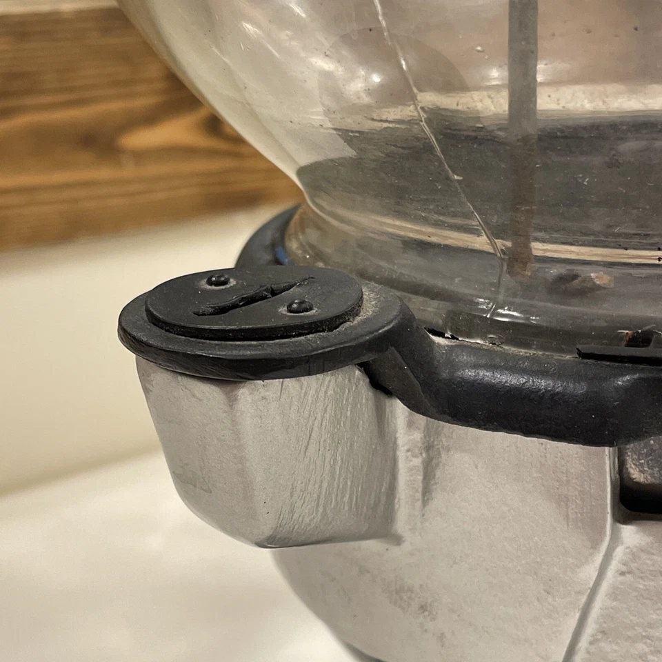 Машина для жевательной резинки Columbus модель «A» черная с настенным креплением - Изображение 4 из 4