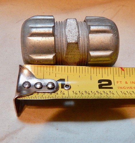 Tipo de compresión conector de acoplamiento de conducto de 3/4" para conducto EMT Nuevo de lote antiguo 276G - Imagen 3 de 5