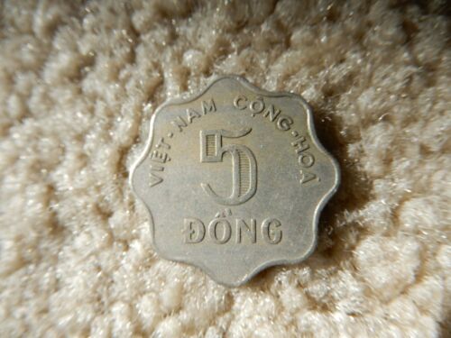 VINTAGE VIETNAM WAR ERA 1966 FIVE DONG VIETNAM COIN CONG HOA - Picture 2 of 2