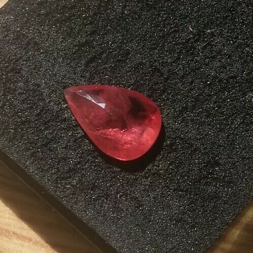 1.50 CT Zafiro Natural Rosa origen Songea Tanzania y forma Pera(ver vídeo) - Imagen 5 de 7