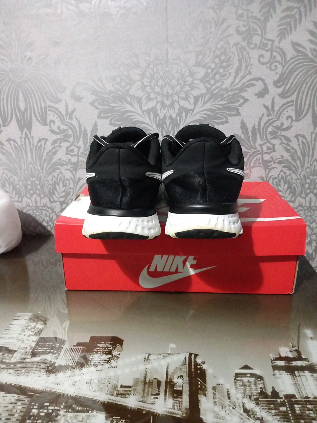 black nike trainers size 9