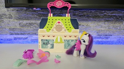 My Little Pony Explore Equestria Rarity Dress Shop. Rare G4 Pony Collection