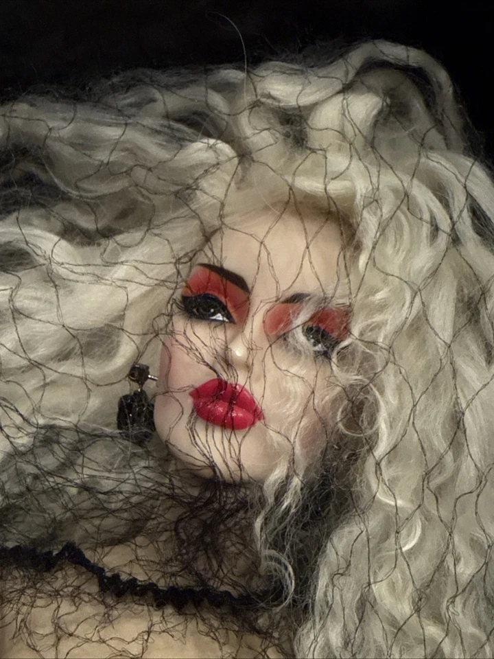 Boneca vestida 16" AvantGuards HotTrot Integrity Toys Jason Wu certificado de autenticidade - Imagem 3 de 4