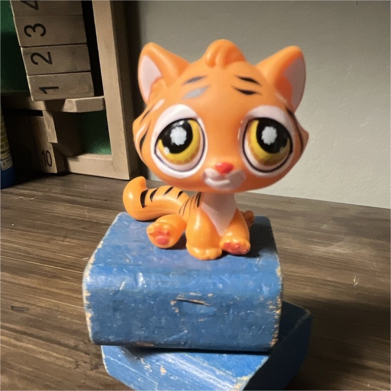 LPS Littlest Pet Shop Cat #905