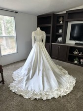 80s Vintage Champagne Wedding Dress Size Small Long Sleeve White Lace Satin