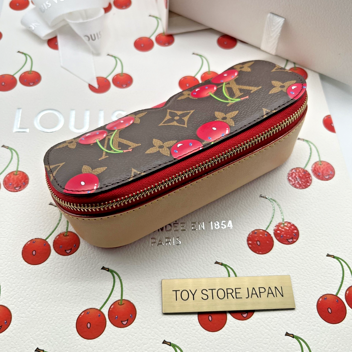LOUIS VUITTON x Takashi Murakami GI1332 Sunglasses pouch Cherry