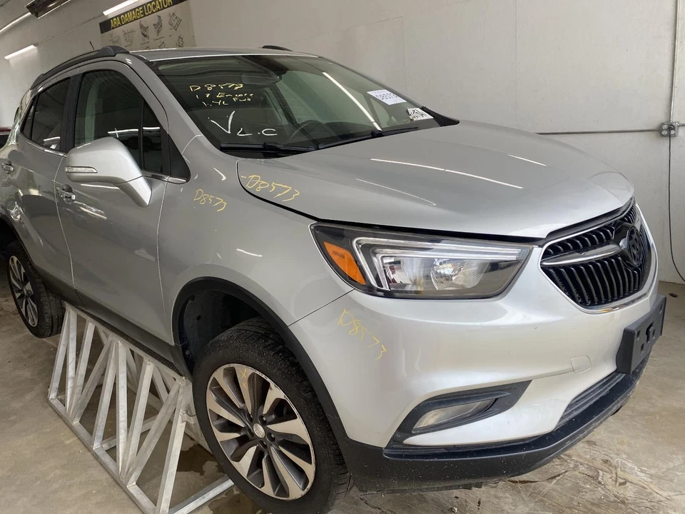 Compresor de aire acondicionado usado se adapta a: Buick Encore 2017 grado A Foto 3 de 4