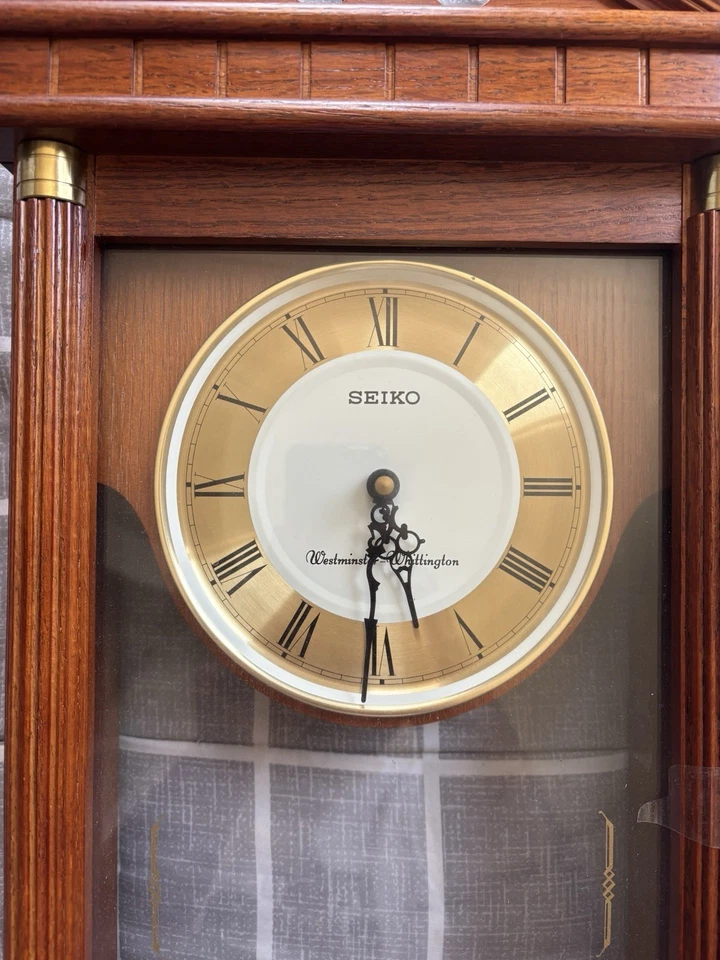 Reloj de Pared Seiko con Péndulo Timbre Regulador Estilo Diseño Ornamentado Acentos Dorados Foto 2 de 4