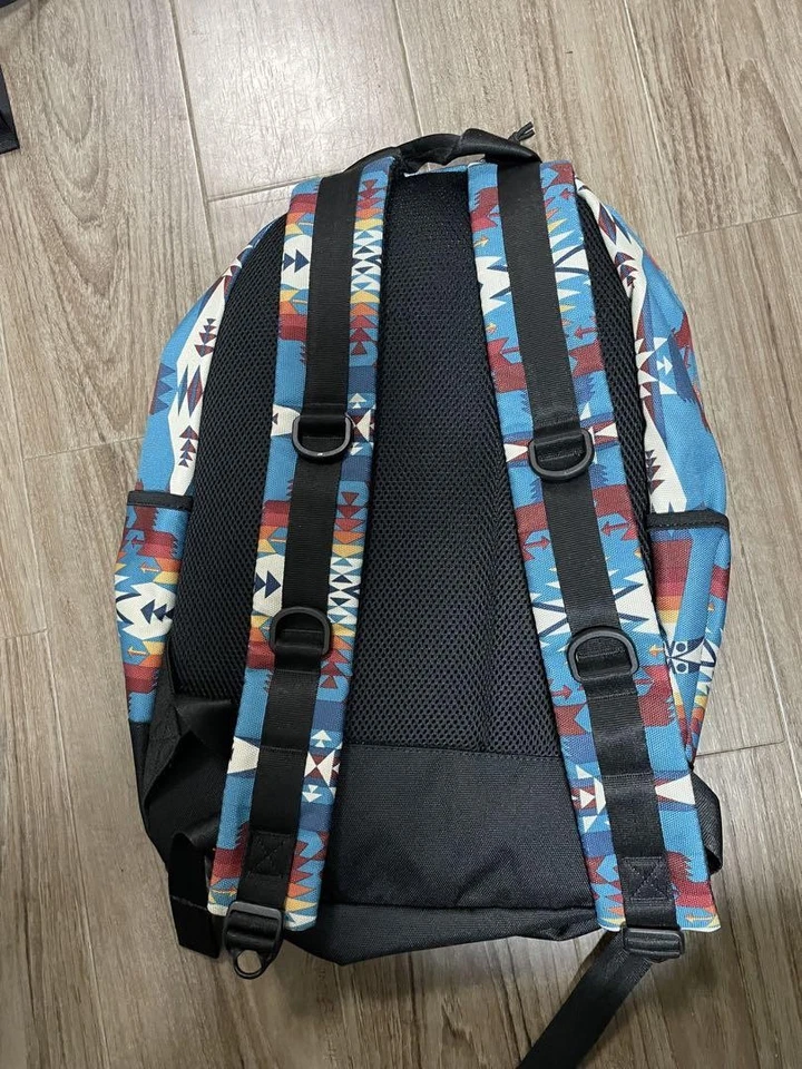 Mochila Pendleton X New Era patrón geométrico Foto 2 de 4