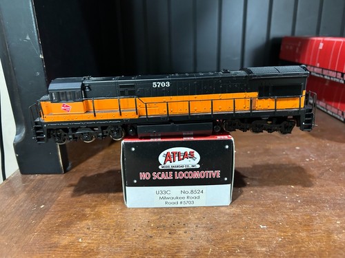 Locomotora diésel Atlas Milwaukee Road MILW U33C escala HO 5703 DCC | Condition: Used