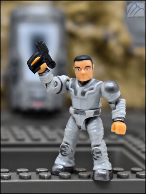 HALO MEGA BLOKS GRAY UNSC TECHNICIAN MINI FIGURE 97117 FORWARD