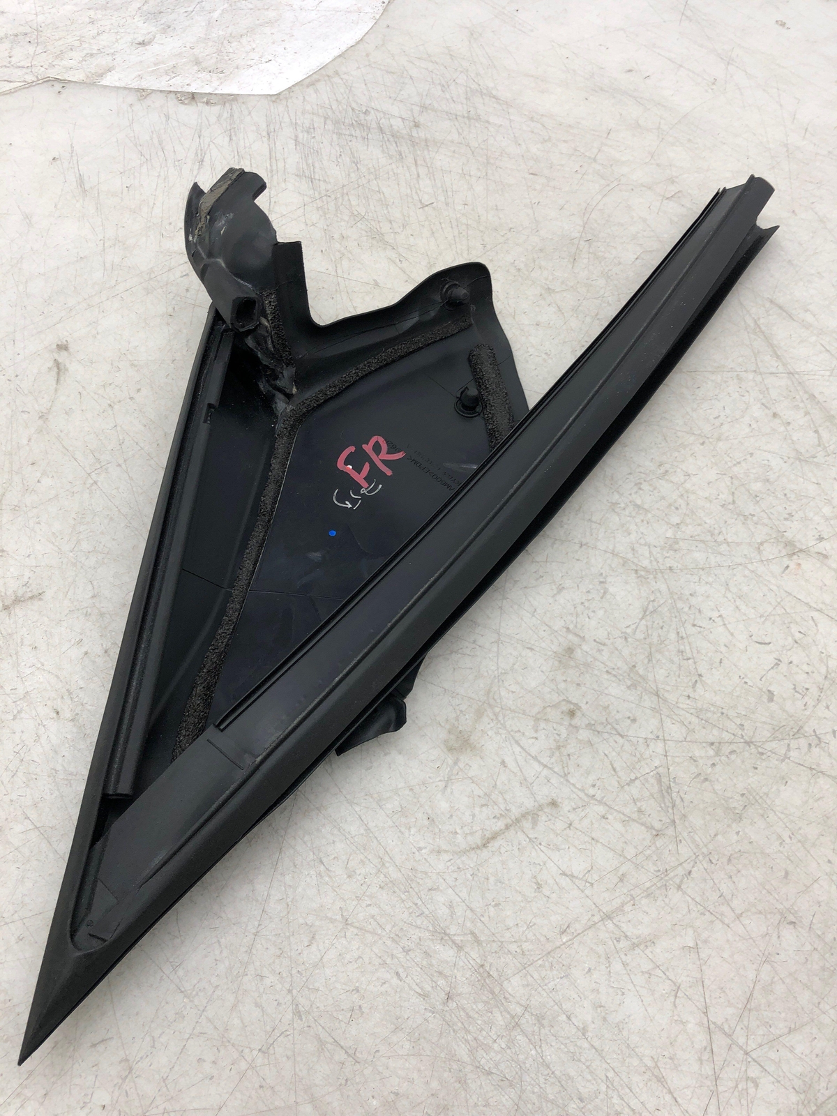 2019-2023 ASTON MARTIN VANTAGE RIGHT DOOR MOULDING WEATHER STRIP KY63-C20290-A