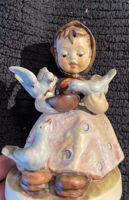 Hummel Goebel CINDERELLA Granny/Cottage Chic GIRL FEEDS BIRDS 1972 Read