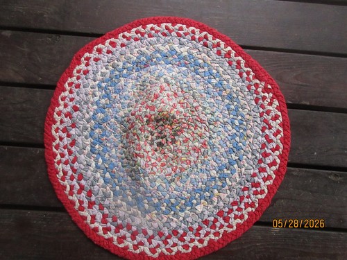 Vintage Handmade Round Multicolor Rag Rug 24" Diameter Red, Blue, White, Lilac