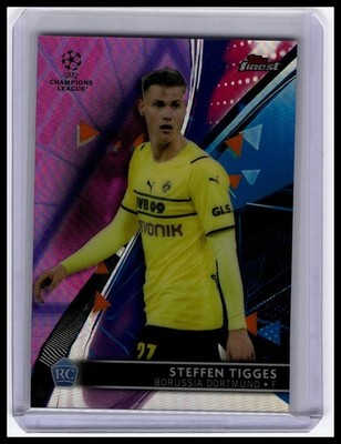 2021-22 Finest UEFA #68 Steffen Tigges Purple/Pink Vaporwave Refractor #/125